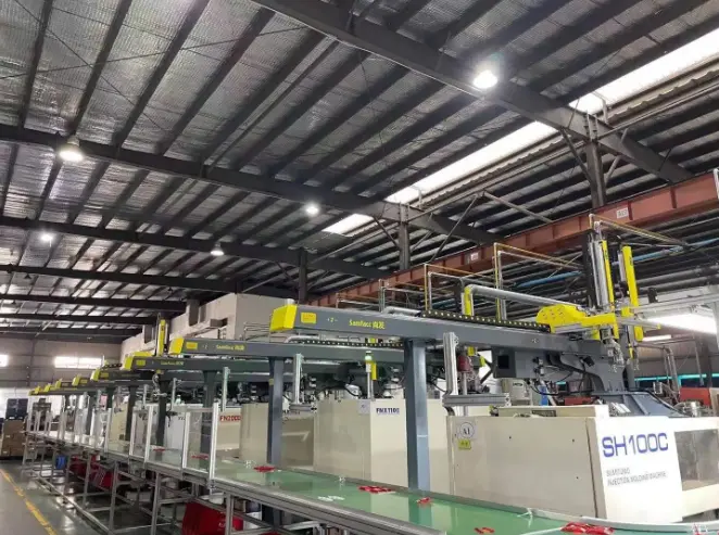 automatic injection moulding machine