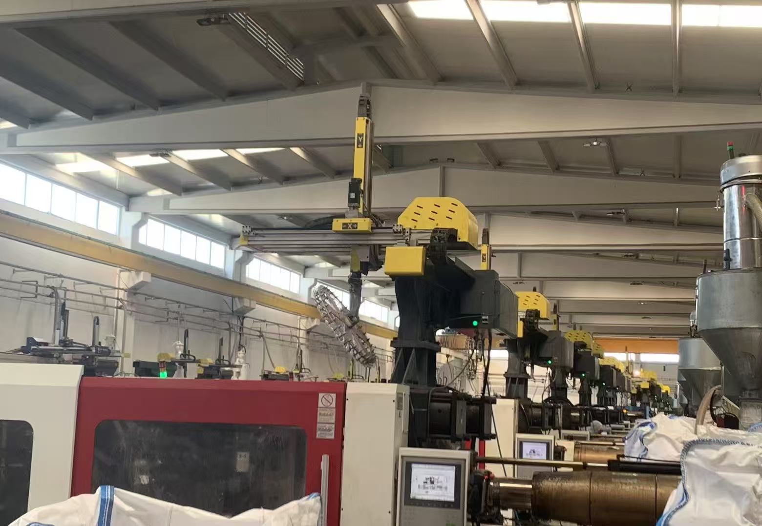 Pick and place robot