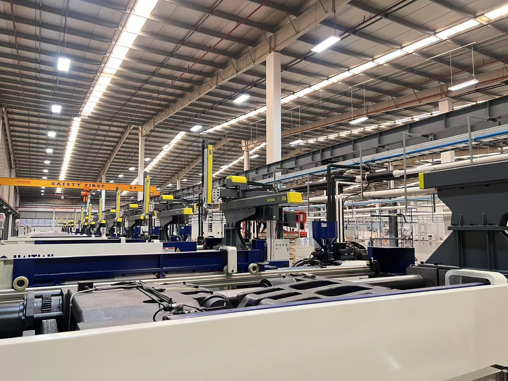 Injection molding robots