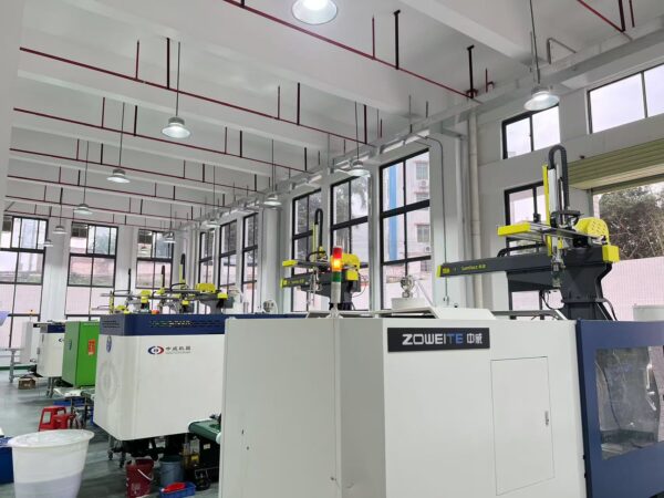 Injection molding robots1