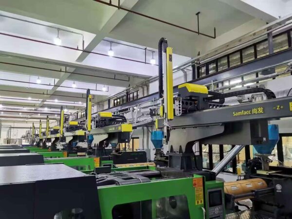 Desktop Injection Molding Machines Robot1