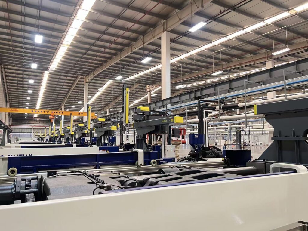 Large Injection Molding Machine2